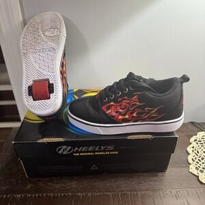 Heelys Pro 20 Black Red Flame Print Lace-Up Skate Wheel Sneaker Shoes‎ Youth 4